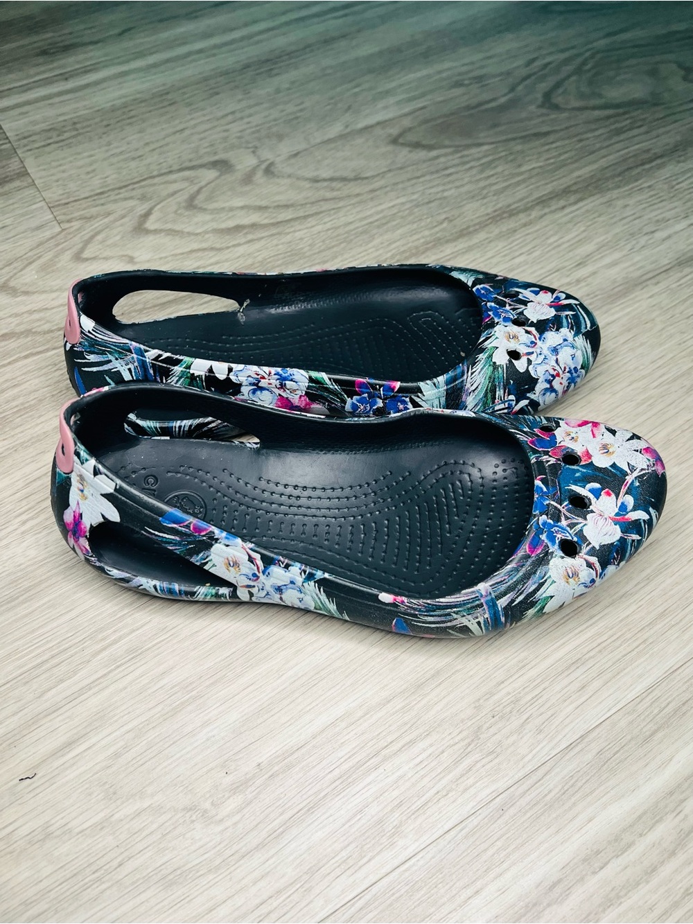 Crocs shoes Womens sz 7 Floral Kadee Graphic Slingback ballet Flats Tropical